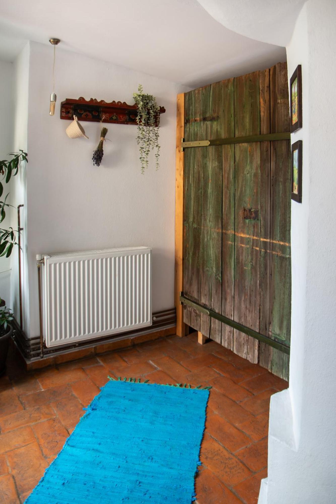 Bike House - 250-Year-Old Restored House In A Quiet Area Braşov Exteriör bild