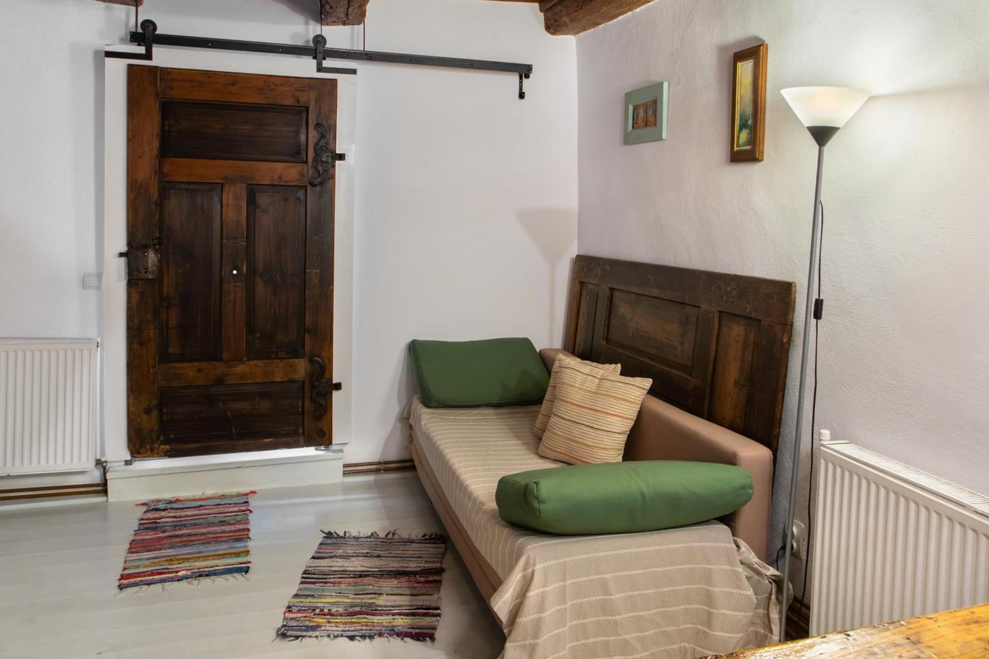 Bike House - 250-Year-Old Restored House In A Quiet Area Braşov Exteriör bild